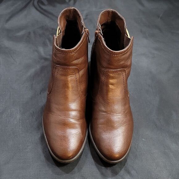 UNISA POINTED TOE WOMEN"S ZIP CLOSURE BLOCK HEEL BOOT - Picture 3 of 16